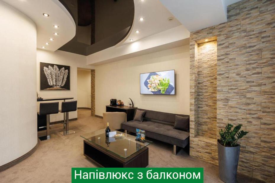 Hotel & Spa Nemo With Dolphins Charkiw Exterior foto